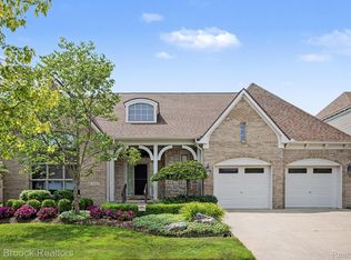 4061 Chatfield Ln, Troy, MI 48098