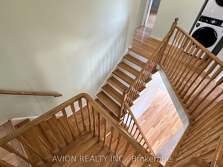 61 Crannyfield Dr — Photo 5