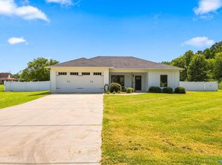 498 Hembree Dr, Guntersville, AL 35976