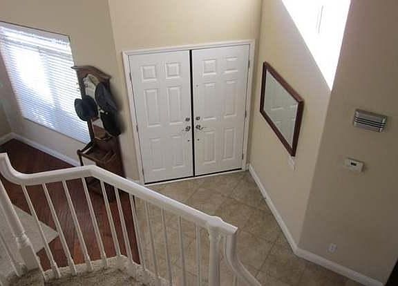 Entrance with high ceiling