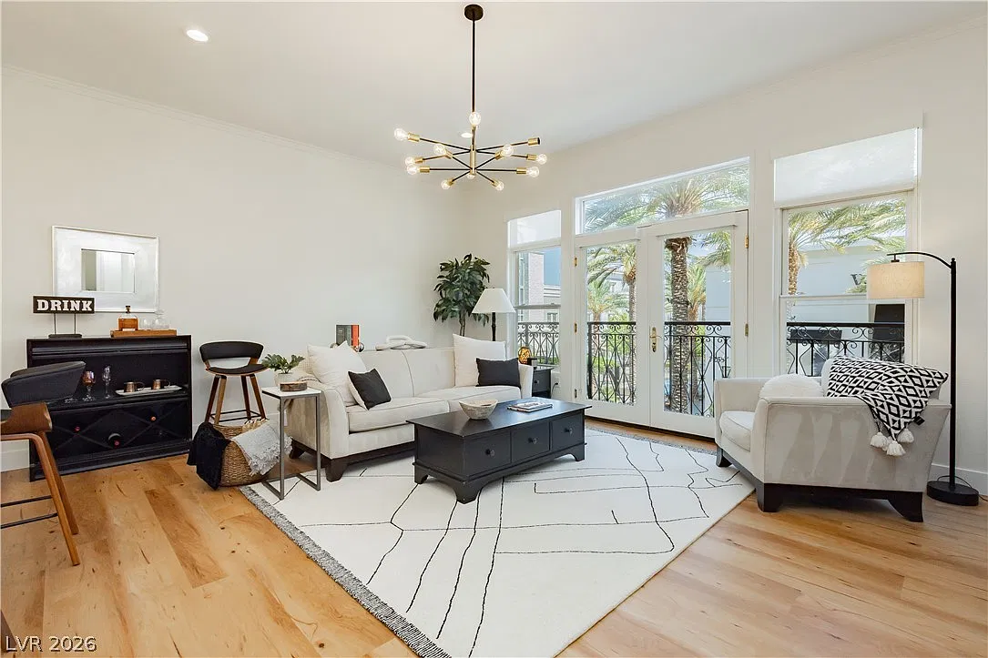 2240 Village Walk Dr — Photo 4