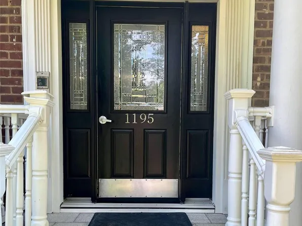 (undisclosed Address), Hewlett, NY 11557