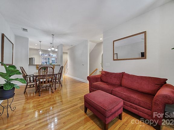 5th image of 9512 Westchire Ct