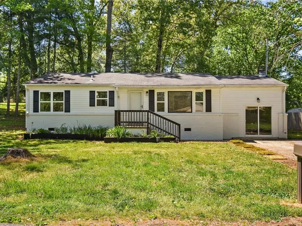 309 Rickenbacker Dr, Tullahoma, TN 37388