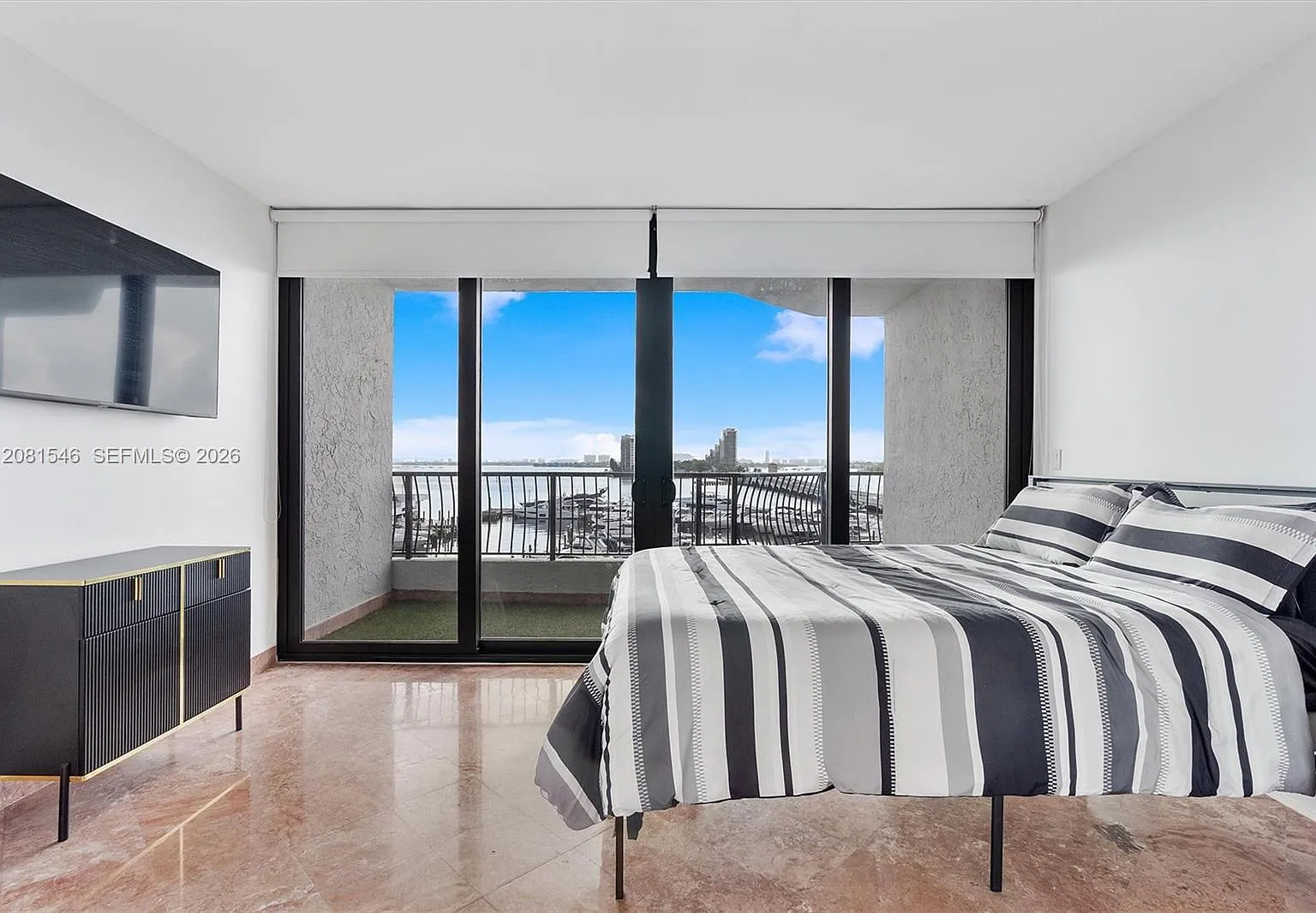 Venetia Condo — Photo 4