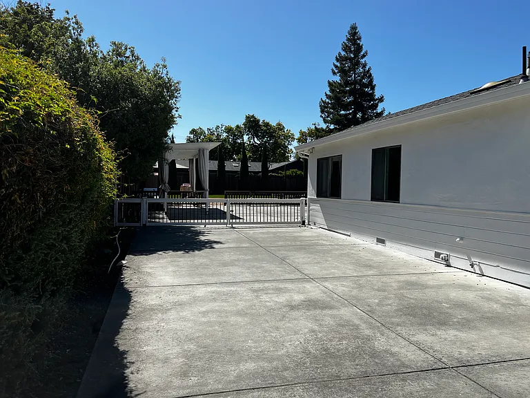 15133 Union Ave — Photo 6