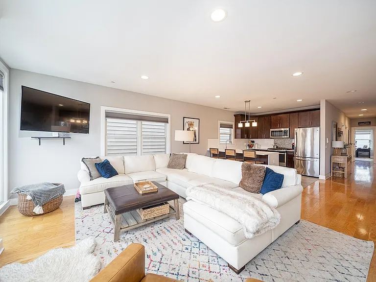29 Ravine Ave #2 — Photo 4