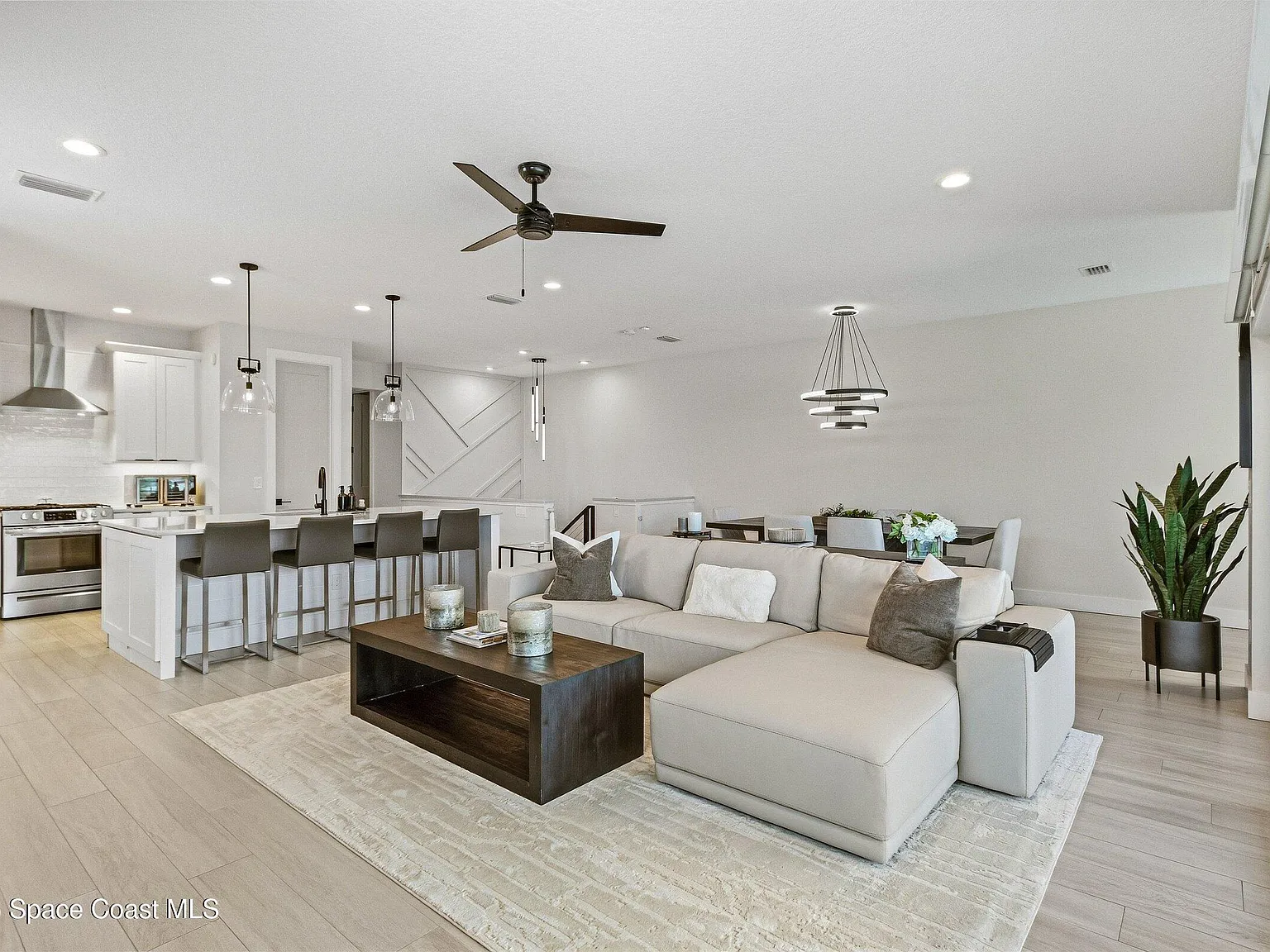 3 bed, 2.5 bath, 2367 sqft, $5,250 — Photo 4