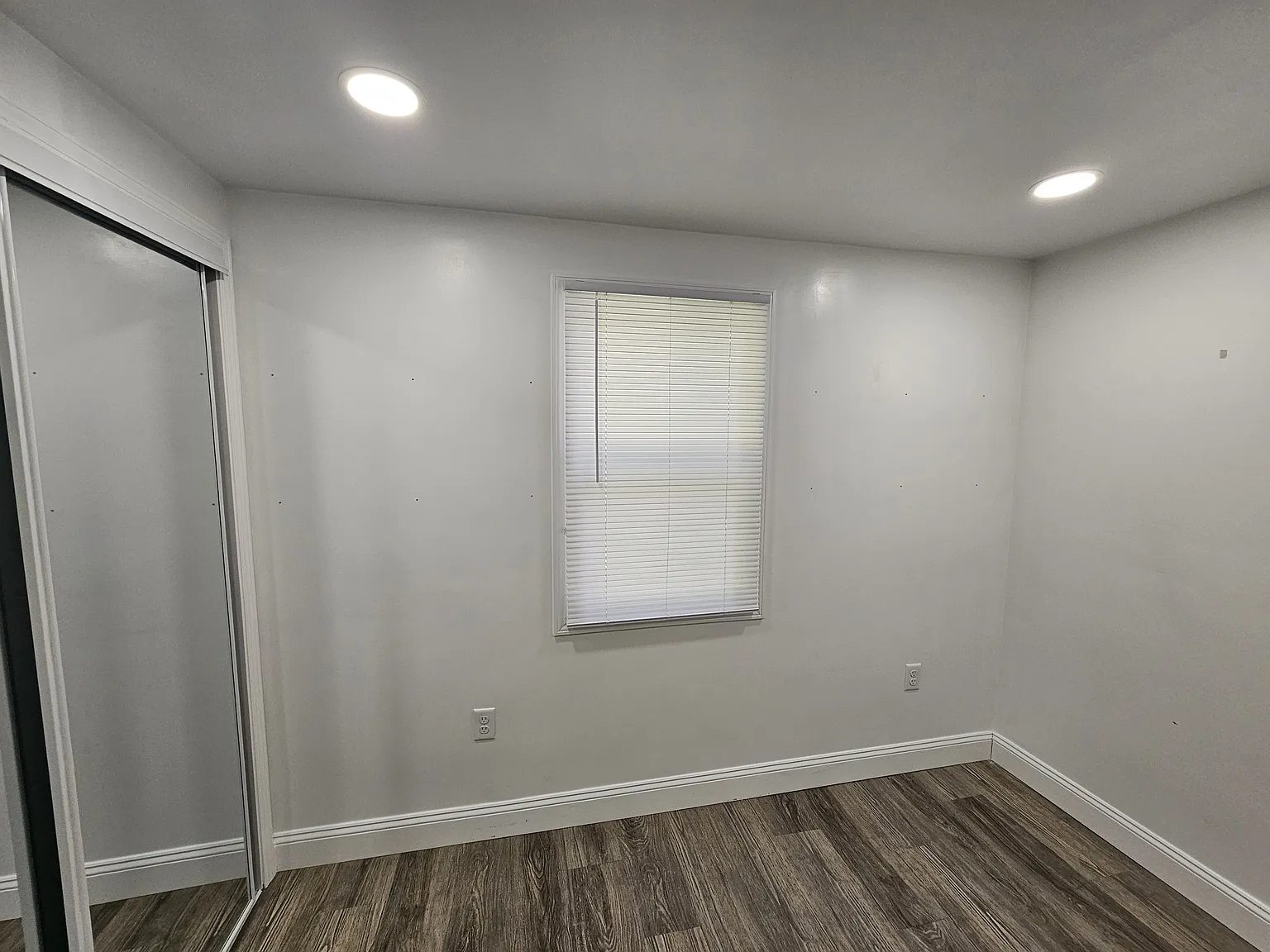 2 bed, 700 sqft, $800 — Photo 2