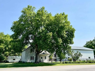 2493 River Rd, Decorah, IA, 52101