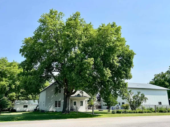 2493 River Rd, Decorah, IA 52101