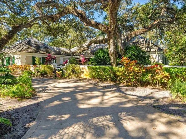 251 Johns Island Dr, Indian River Shores, FL 32963