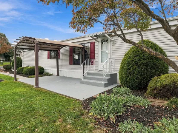 33 Woodsbluff Run, North Wales, PA 19454
