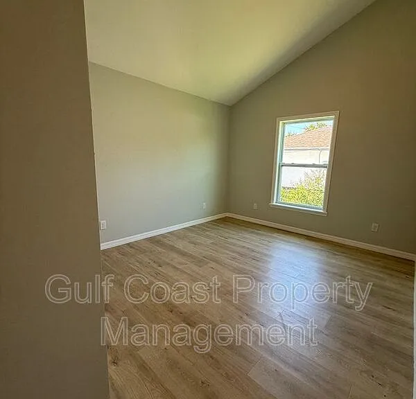 3294 W Price Blvd — Photo 15