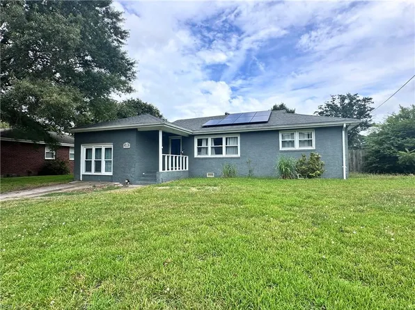 1309 Boxwood Dr, Chesapeake, VA 23323