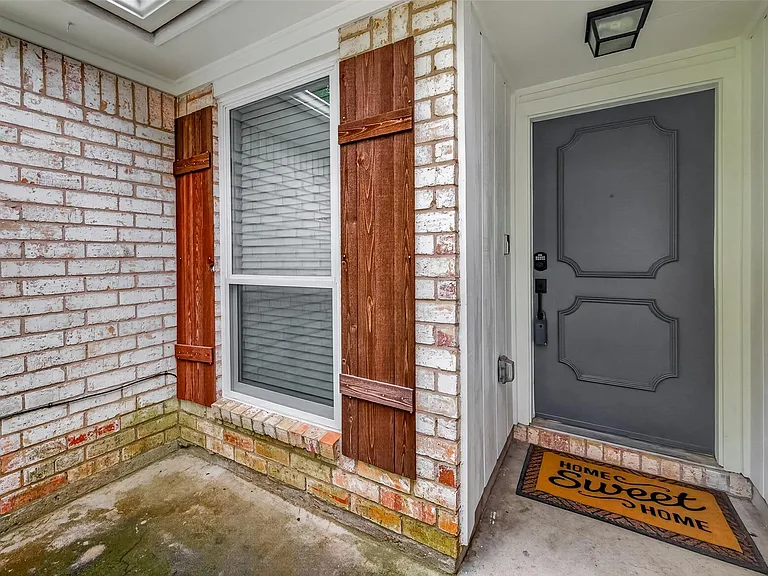 5347 Lincoln Green Dr — Photo 2
