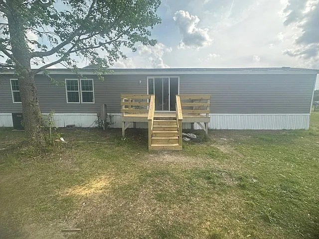 1410 Elias Ln — Photo 3