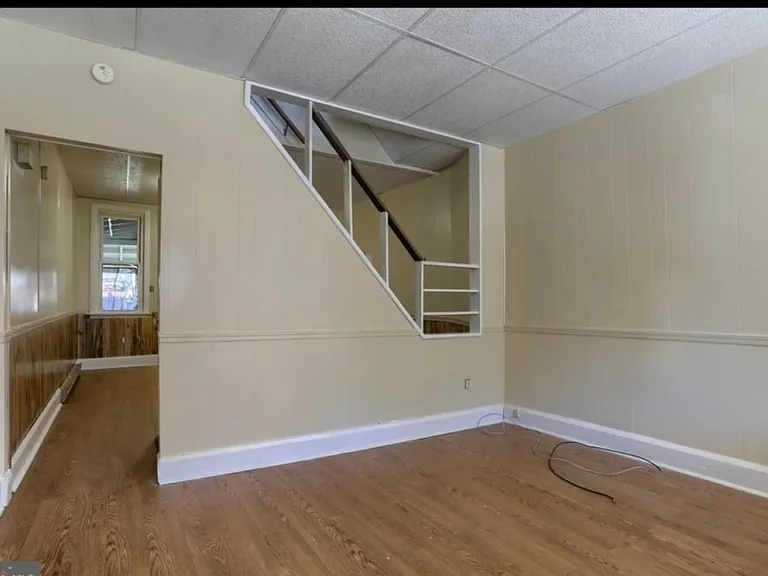 317 N Pine St — Photo 2