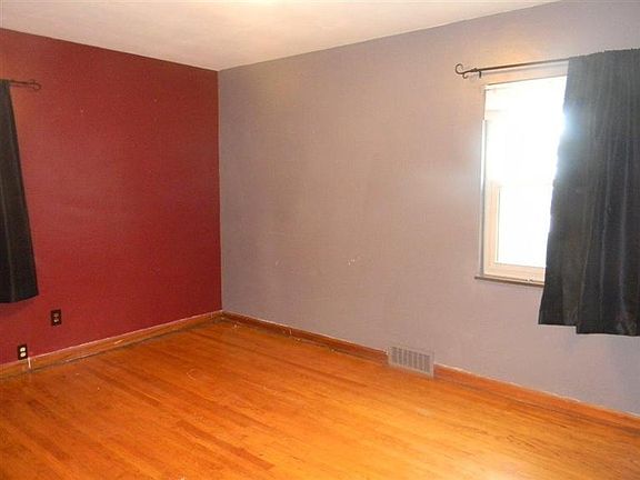 5th image of 320 W Vine St
