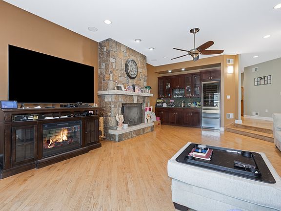 3rd image of 9340 S Clifton Park Ave