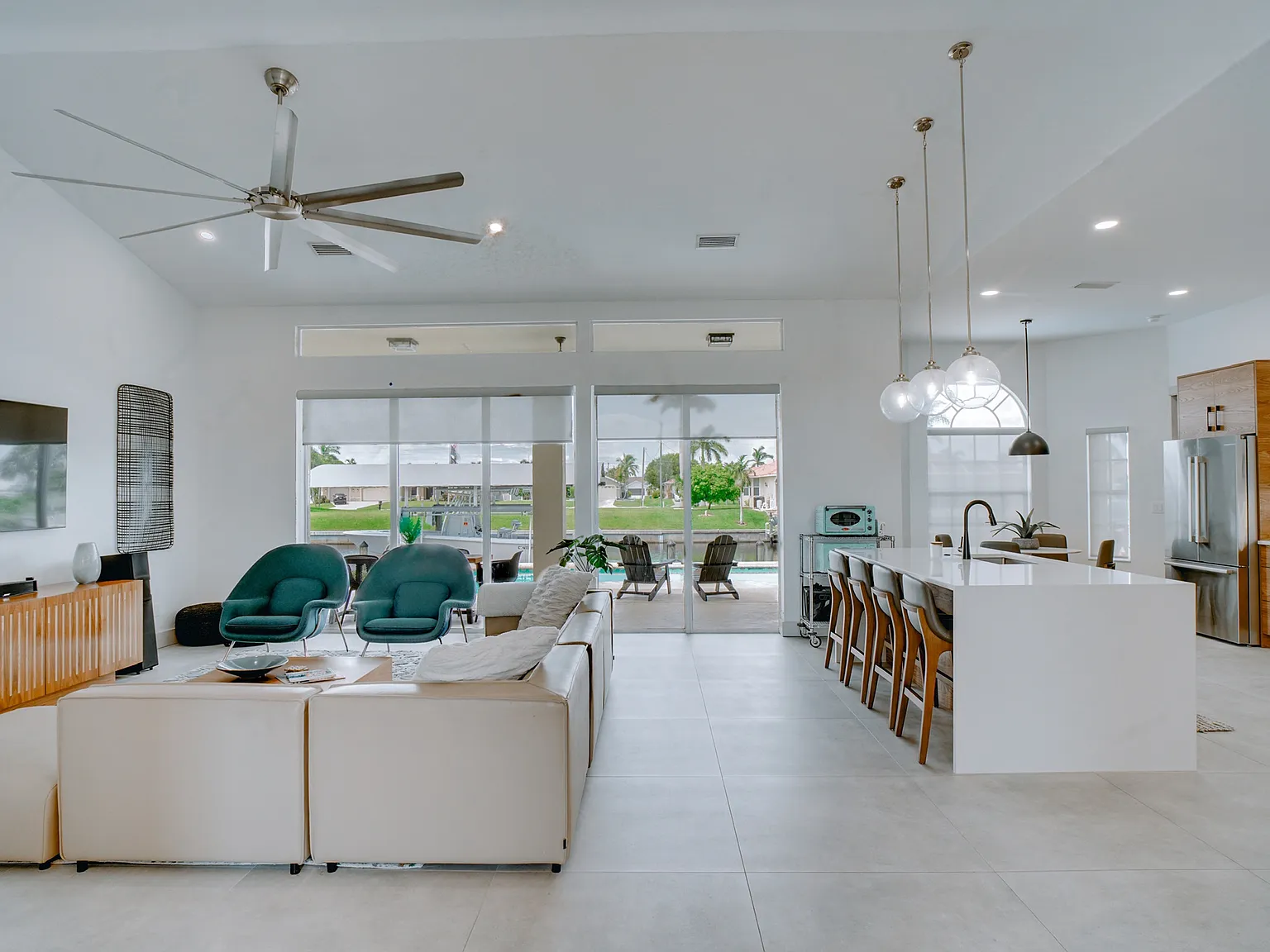 4 bed, 2052 sqft, $4,995 — Photo 1