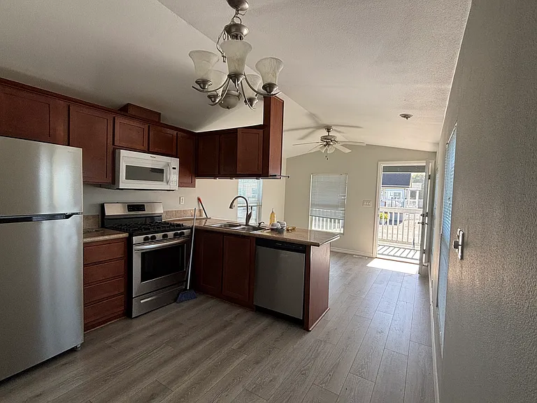 N Harbor Dr — Photo 20