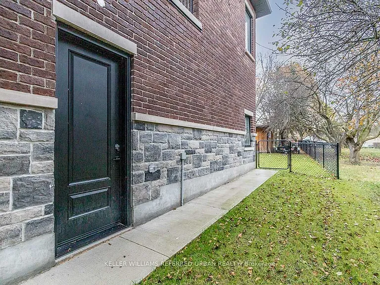 23 Delta Cres — Photo 2