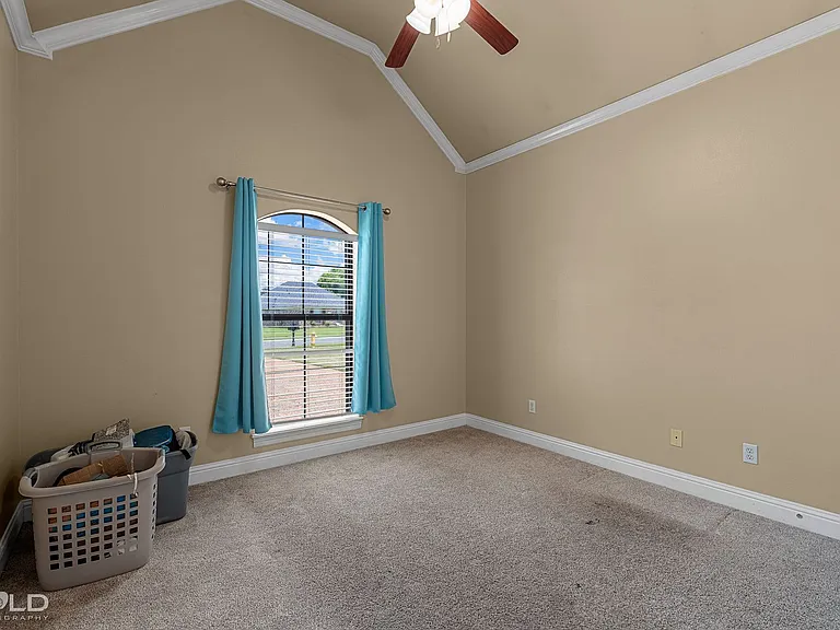 410 Half Moon Ln — Photo 32