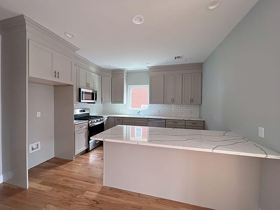 4th image of 157 Foch Ave #1