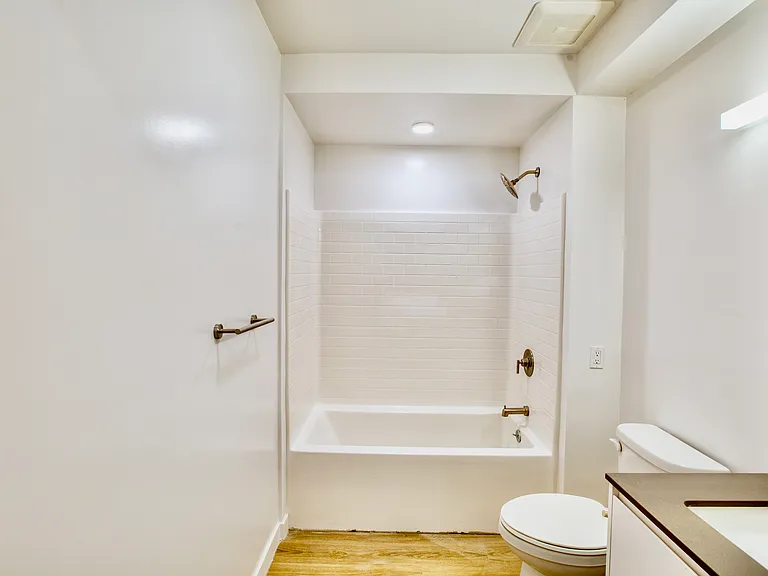 14629 Erwin St #201 — Photo 10