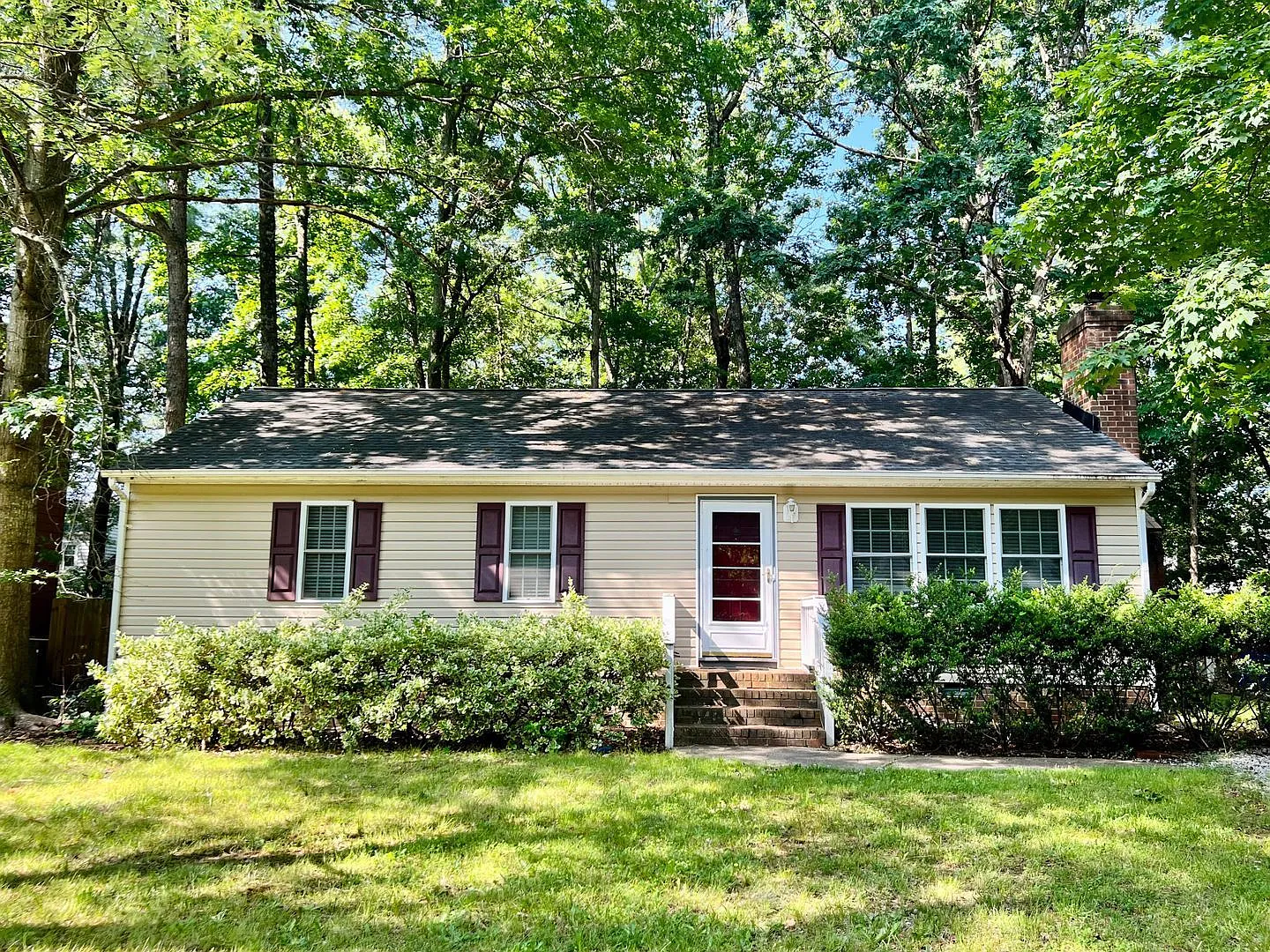 3 bed, 1.0 bath, 1144 sqft, $1,950 — Photo 1