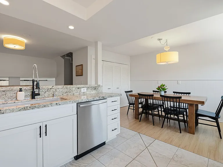 2112 Warfield Ave #9 — Photo 10