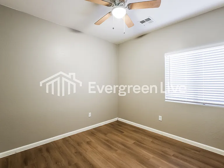 6026 N 68th Dr — Photo 13