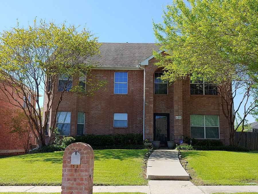 1st image of 608 Arbor Dr