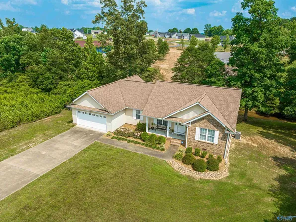 105 Creekview Dr, Rainsville, AL 35986