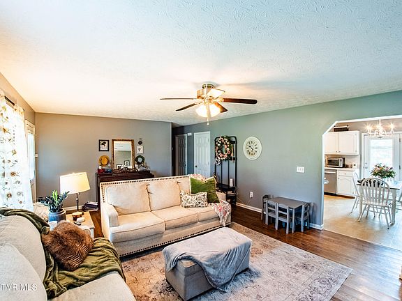 5th image of 275 Stewart Hills Dr
