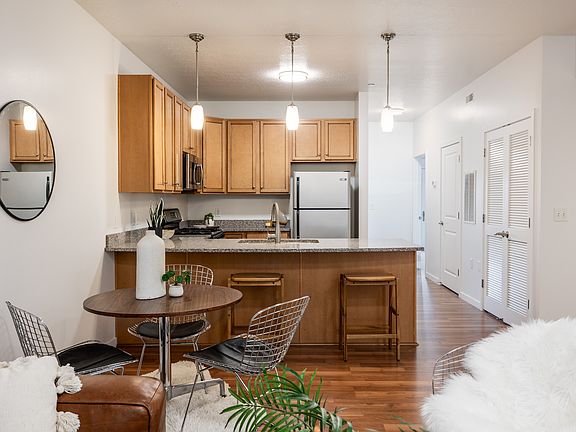 5th image of 2150 Main St #315