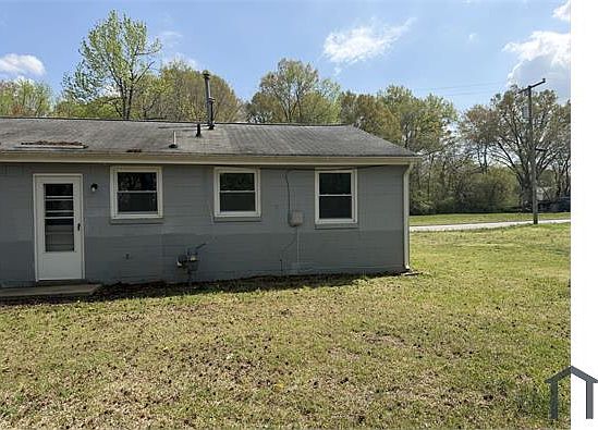 2nd image of 2115 Berry St