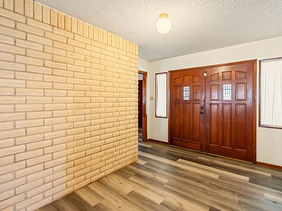 5th image of 517 E Cortinas St