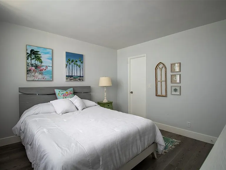 400 SE 10th St #1 — Photo 14