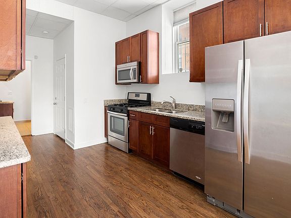4th image of 1200 W Grand Ave #1