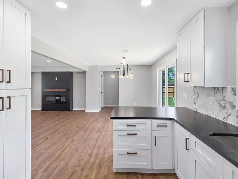 809 Carson Dr — Photo 20