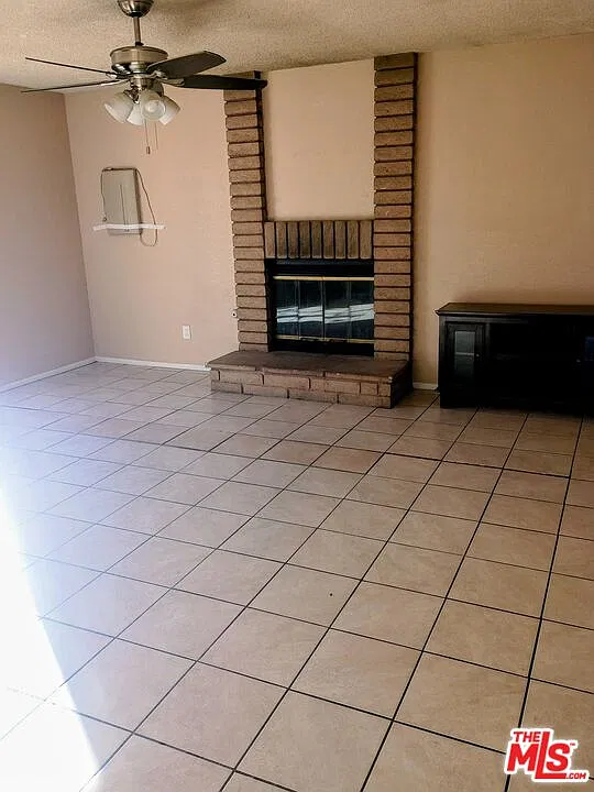 2 bed, 1.0 bath, 799 sqft, $1,685 — Photo 2