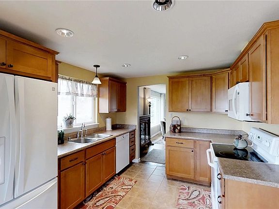 4th image of 8425 S 18th St