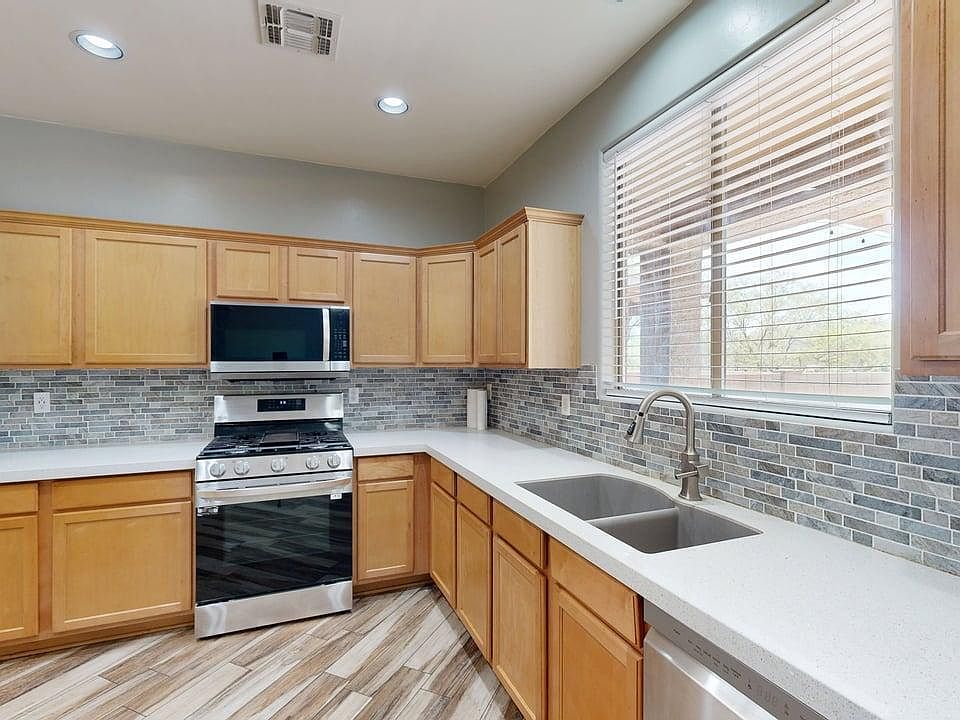 1st image of 995 E Mount Shibell Dr