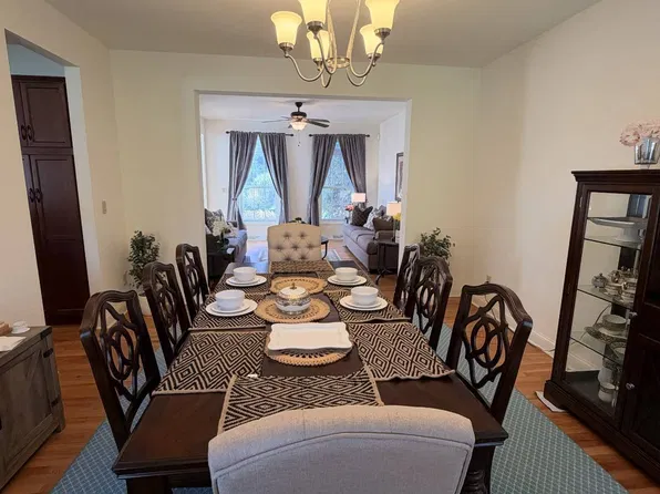 68 Empire Dr, Niskayuna, NY 12309