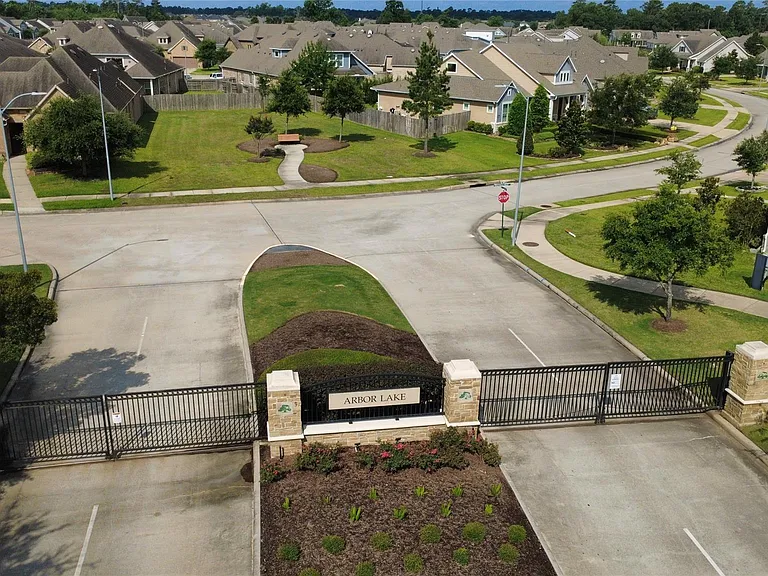31826 Windwood Park Ln — Photo 34
