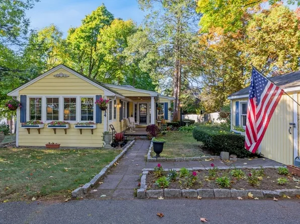 34 Waverly St, Stoneham, MA 02180