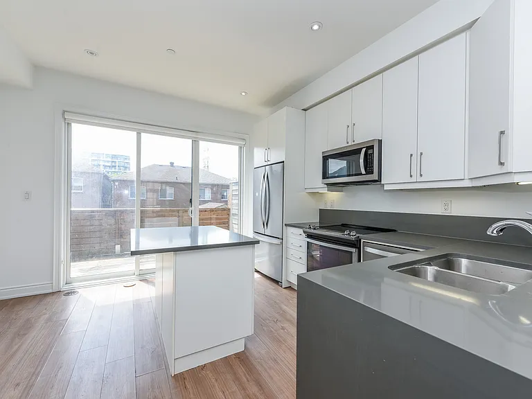 1145 Ossington Ave — Photo 8