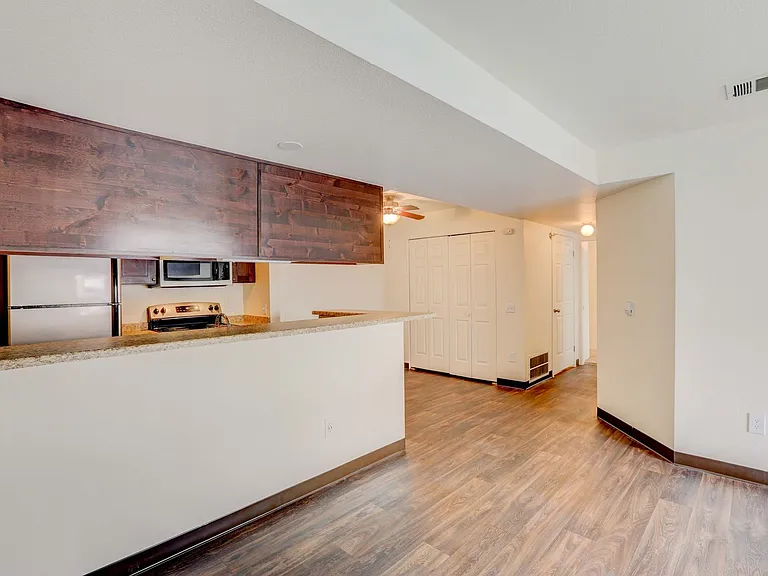 Americana Lakewood Apartments — Photo 117